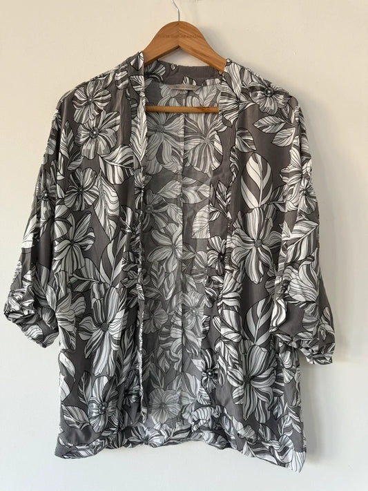 M&S Grey Patterned Kimono, photo 2 of 4