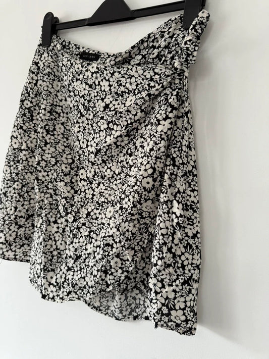 New Look Black and White Floral Wrap Skirt, photo 2 of 5