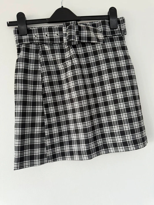 H&M Black and White Checkered Skirt with Belt, photo 2 of 3