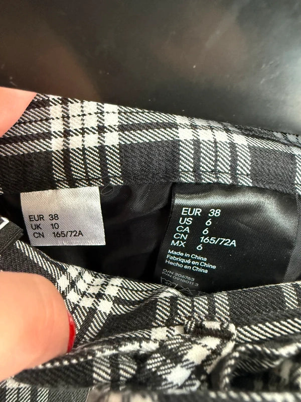 H&M Black and White Checkered Skirt with Belt, photo 3 of 3