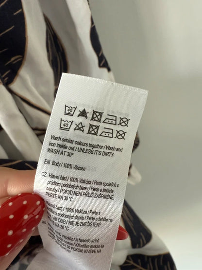 F&F Floral Blouse Dose 14, photo 5 of 5