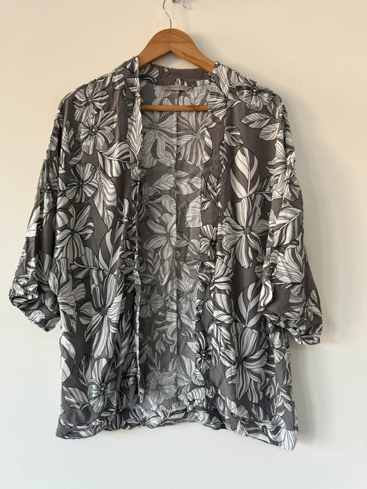 M&S Grey Patterned Kimono, preloved