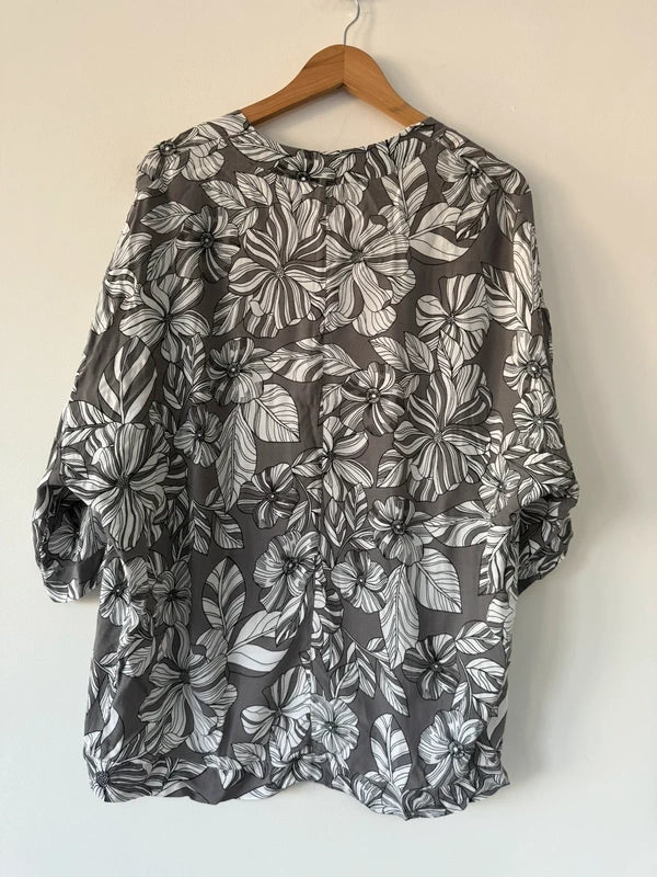 M&S Grey Patterned Kimono, photo 4 of 4