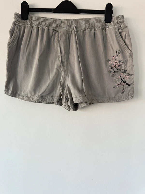 New Look Grey Embroidered Flower Shorts, preloved