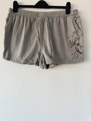 New Look Grey Embroidered Flower Shorts, preloved
