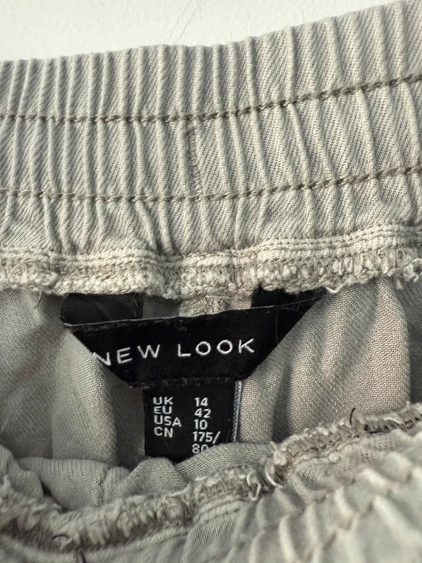 New Look Grey Embroidered Flower Shorts, photo 4 of 4