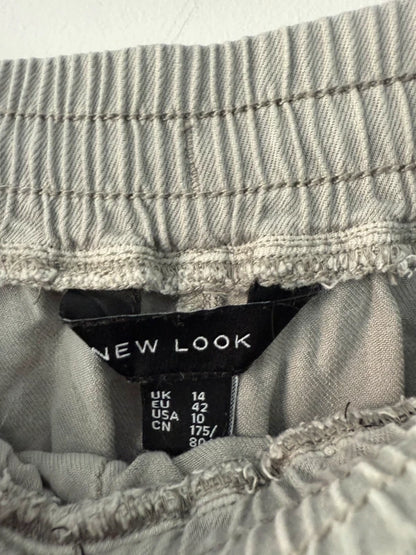 New Look Grey Embroidered Flower Shorts, photo 4 of 4