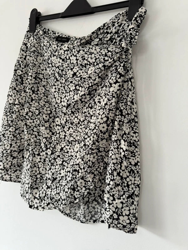 New Look Black and White Floral Wrap Skirt, photo 2 of 5
