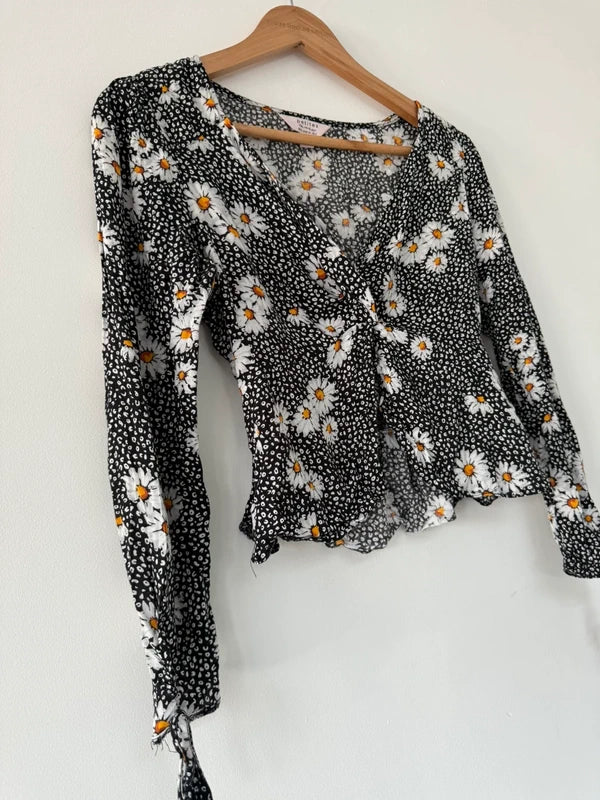 Miss Selfridge Black Daisy Long Sleeve Top Size 6 Petite, photo 3 of 4