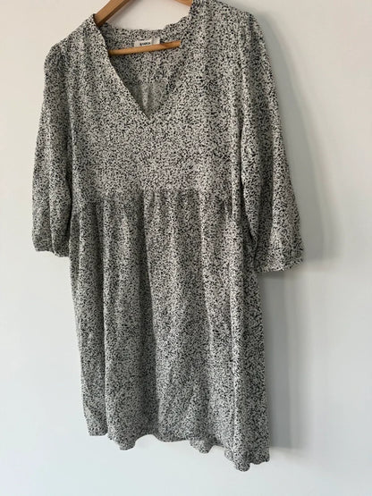 Garcia Whit and Black Patterned Smock Dress, photo 2 of 4