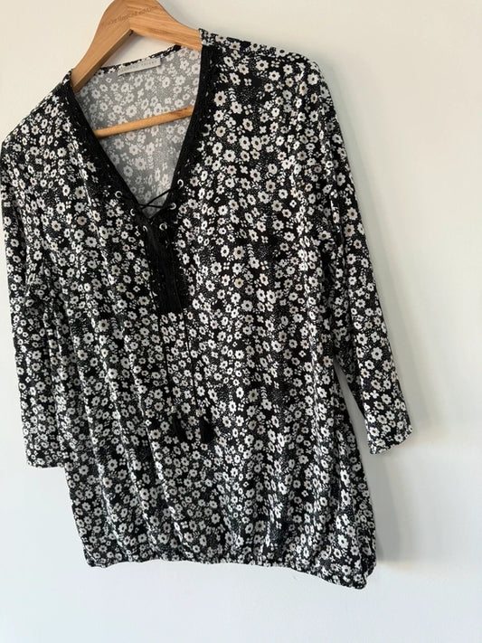 Armand Thierry Black and White Patterned Blouse, photo 2 of 5