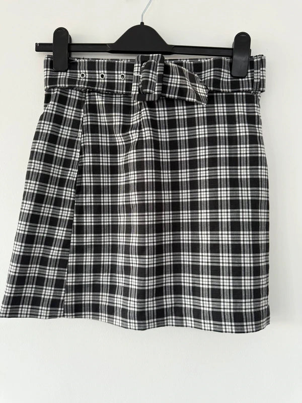 H&M Black and White Checkered Skirt with Belt, preloved