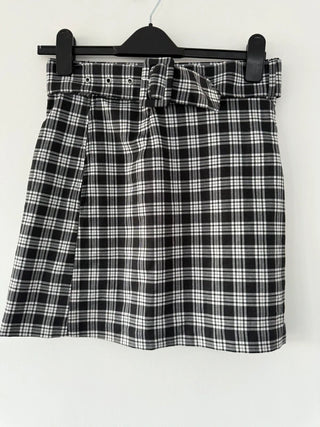 H&M Black and White Checkered Skirt with Belt, preloved
