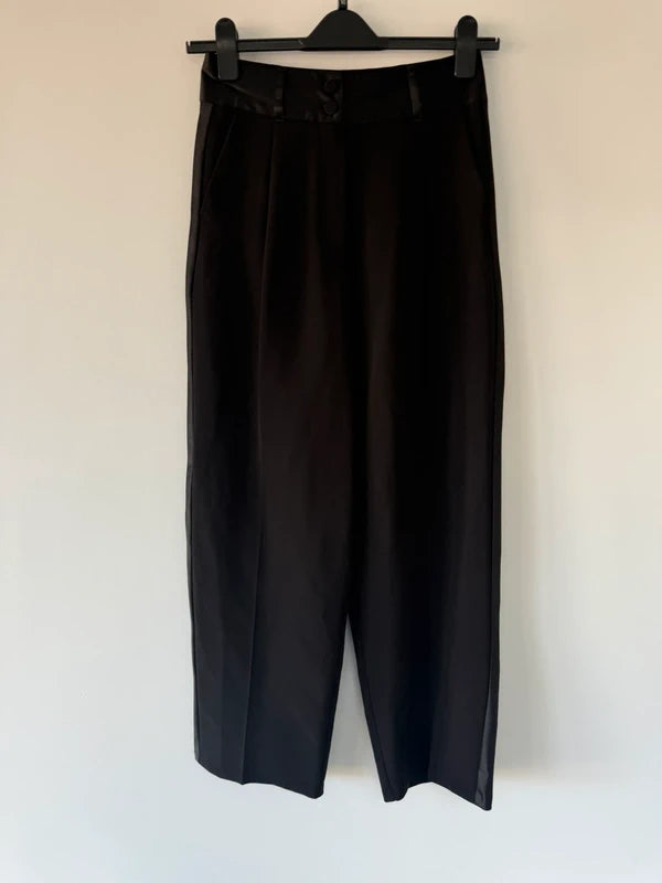 Rita Ora Black Suit Set, photo 3 of 5