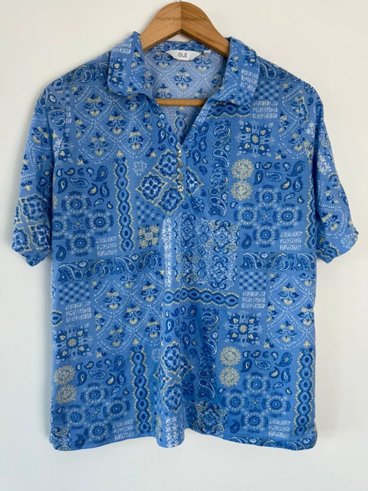 Isle blue patterned short sleeve top, preloved