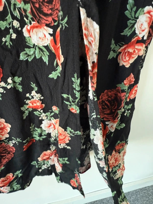 New look black and red floral midi dress, photo 3 of 4