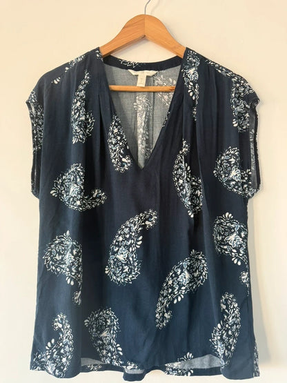H&M navy blue patterned blouse, photo 2 of 5