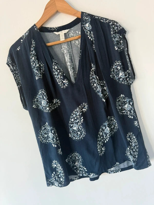 H&M navy blue patterned blouse, photo 3 of 5