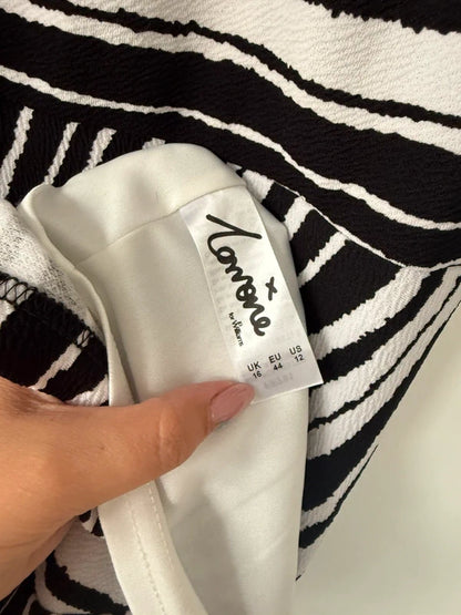 Lomone black and white patterned dress, photo 3 of 3